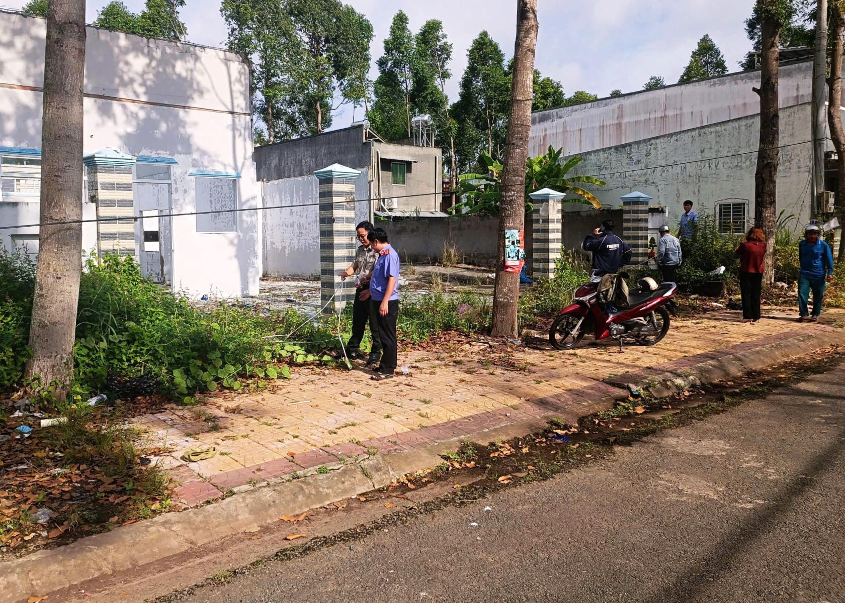 VKSND Khu vực 12 - Cần Thơ tham gia kiểm sát cưỡng chế việc giao tài sản  cho người trúng đấu giá