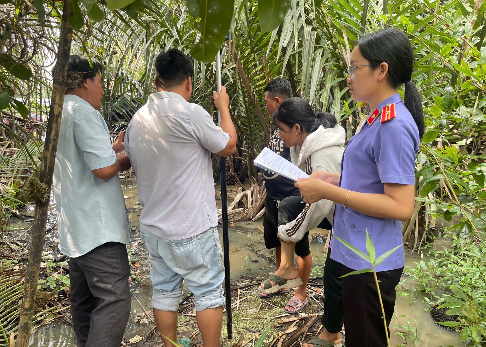 VKSND Khu vực 11 - Cần Thơ tham gia Kiểm sát việc giao tài sản là quyền sử dụng đất cho người mua trúng đấu giá