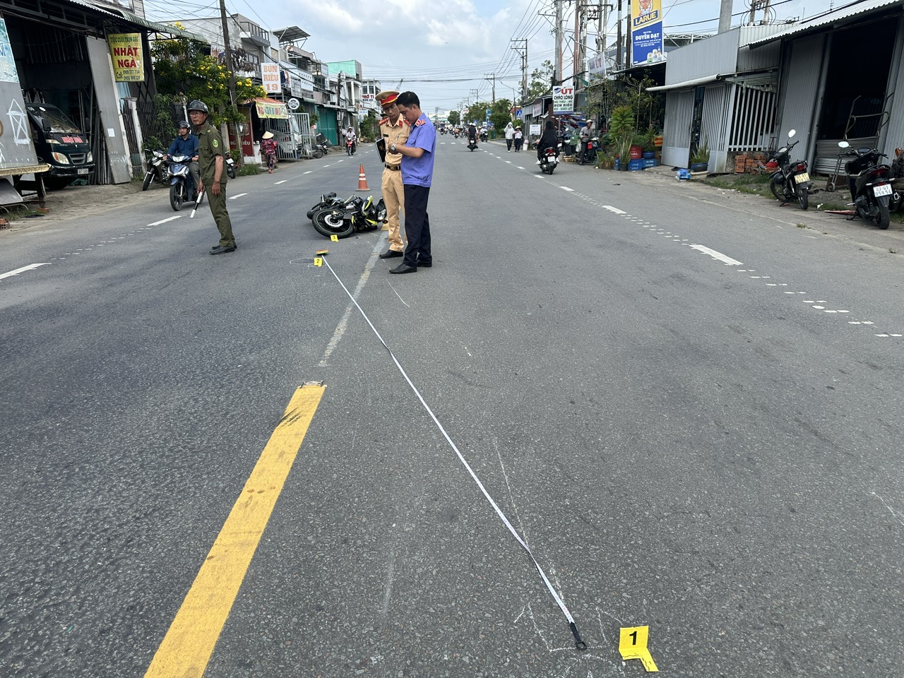 VKSND Khu vực 13 - Cần Thơ: Chủ động, kịp thời kiểm sát hiện trường vụ tai nạn giao thông nghiêm trọng tại Quốc lộ 1