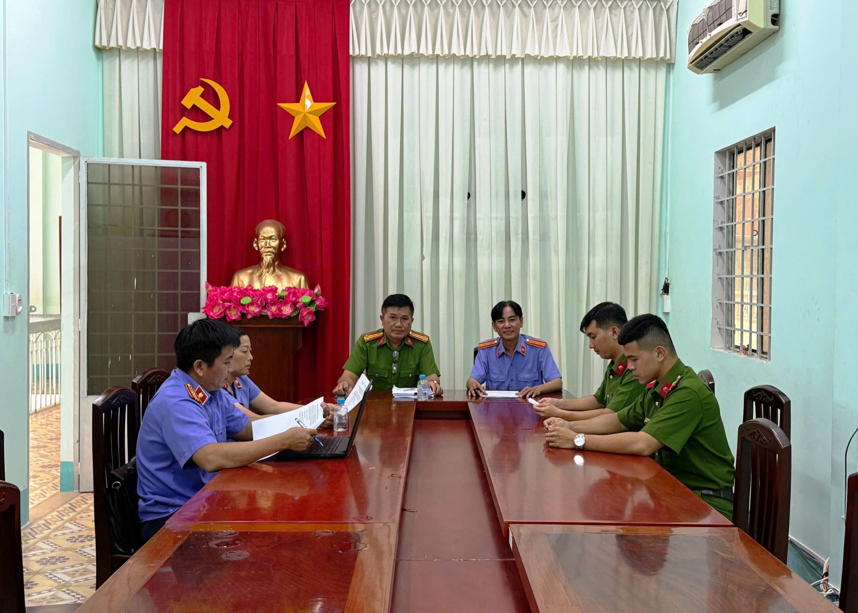 VKSND Khu vực 11 - Cần Thơ trực tiếp kiểm sát việc tiếp nhận, giải quyết tố giác, tin báo về tội phạm và kiến nghị khởi tố đối với Công an phường Vị Thanh, thành phố Cần Thơ