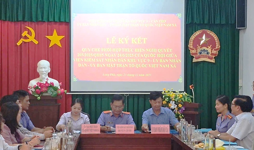 VKSND Khu vực 9 ¬- Cần Thơ ký kết Quy chế phối hợp thực hiện Nghị quyết 205/2025/QH15 ngày 24/6/2025 của Quốc hội với 11 Ủy ban nhân dân, Ủy ban Mặt trận Tổ quốc Việt Nam xã trên địa bàn khu vực