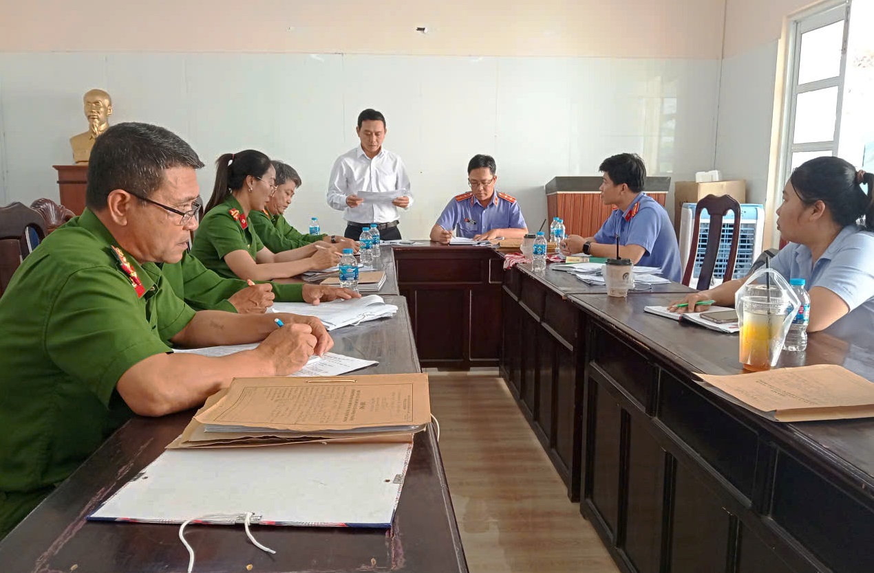 Trực tiếp kiểm sát công tác thi hành án hình sự tại cộng đồng đối với Ủy ban nhân dân xã Thuận Hòa, thành phố Cần Thơ