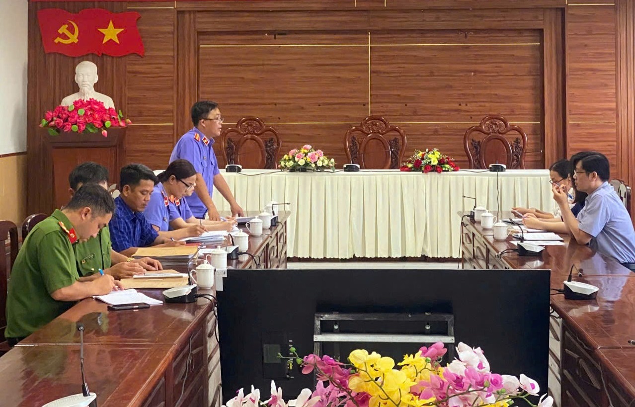 Trực tiếp kiểm sát công tác thi hành án hình sự tại cộng đồng đối với Ủy ban nhân dân xã Phú Tâm, thành phố Cần Thơ