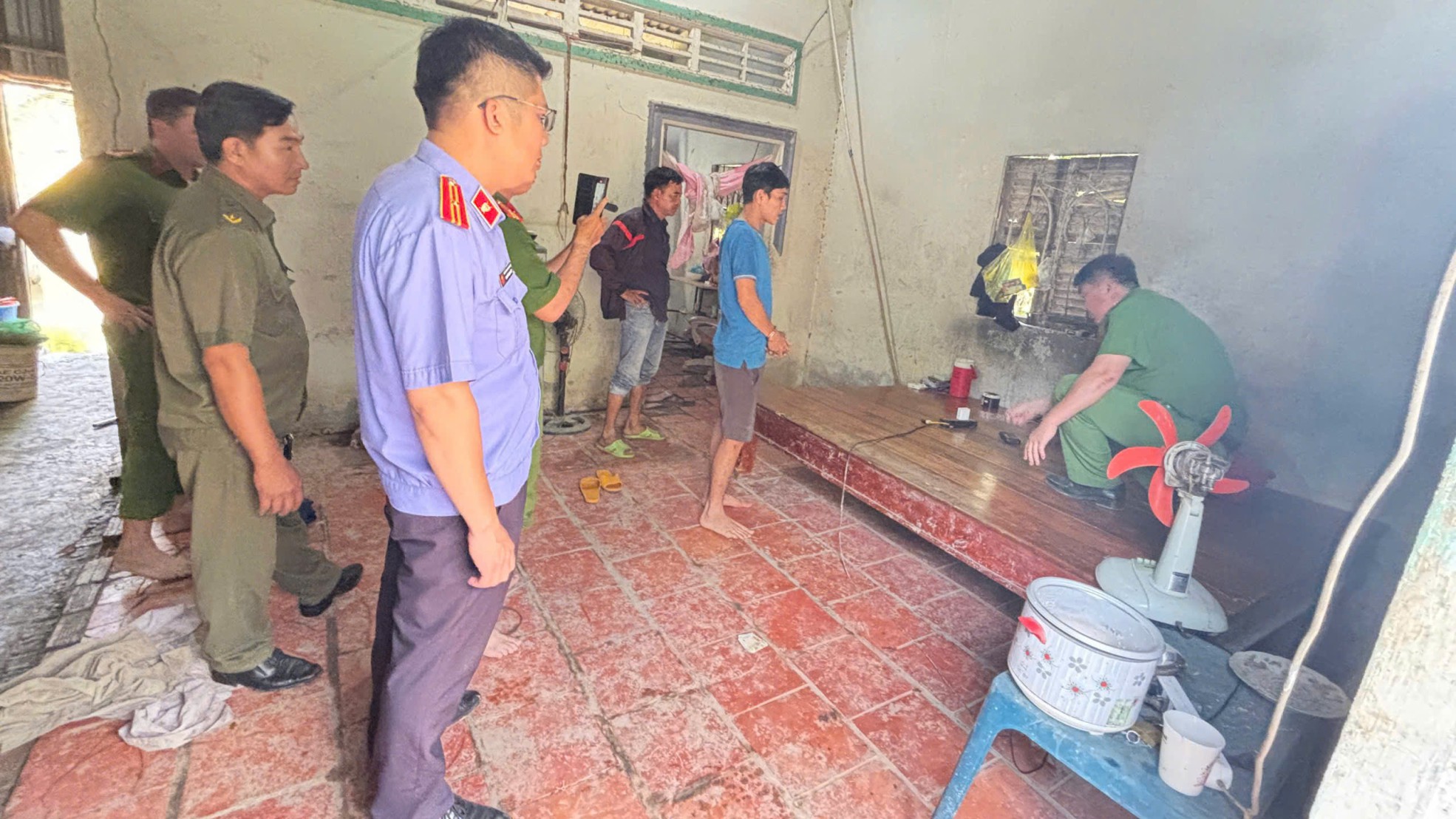 VKSND Khu vực 13 - Cần Thơ phê chuẩn các quyết định tố tụng đối với 02 đối tượng mua bán trái phép chất ma túy và tổ chức sử dụng trái phép chất ma túy