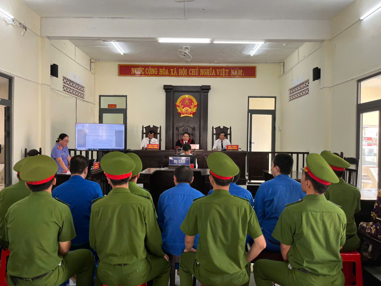 VKSND khu vực 9 - Cần Thơ phối hợp tổ chức phiên tòa xét xử rút kinh nghiệm và kết hợp trình chiếu chứng cứ vụ án hình sự