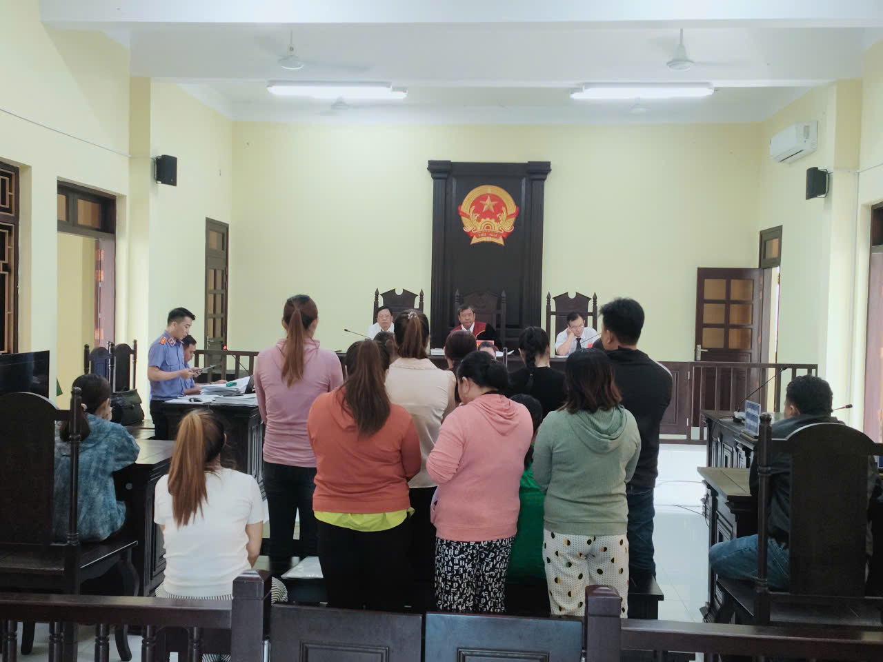 Tuyên án đối với 14 bị cáo tham gia đánh bạc, tổ chức đánh bạc  bằng hình thức chơi lô tô trực tuyến