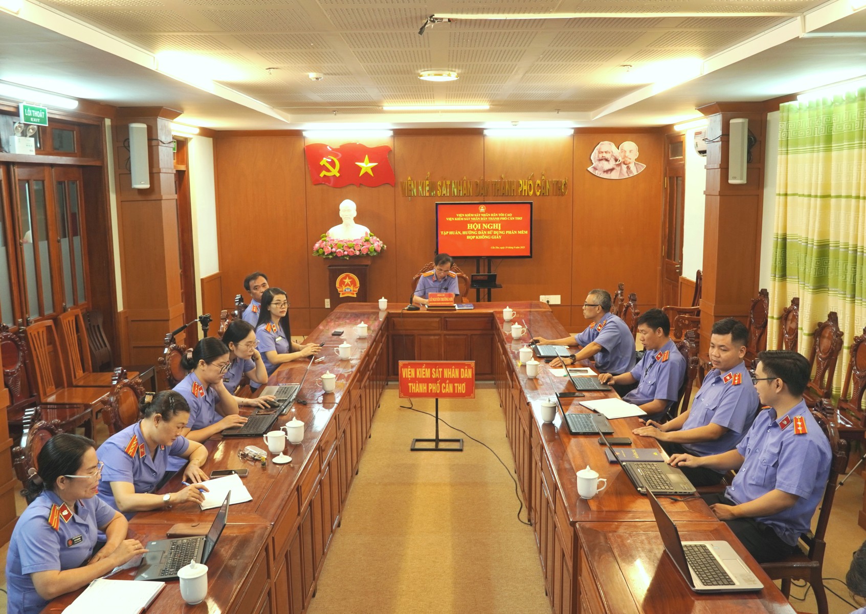 VKSND thành phố Cần Thơ tham dự Hội nghị tập huấn, hướng dẫn sử dụng phần mềm “Họp không giấy”