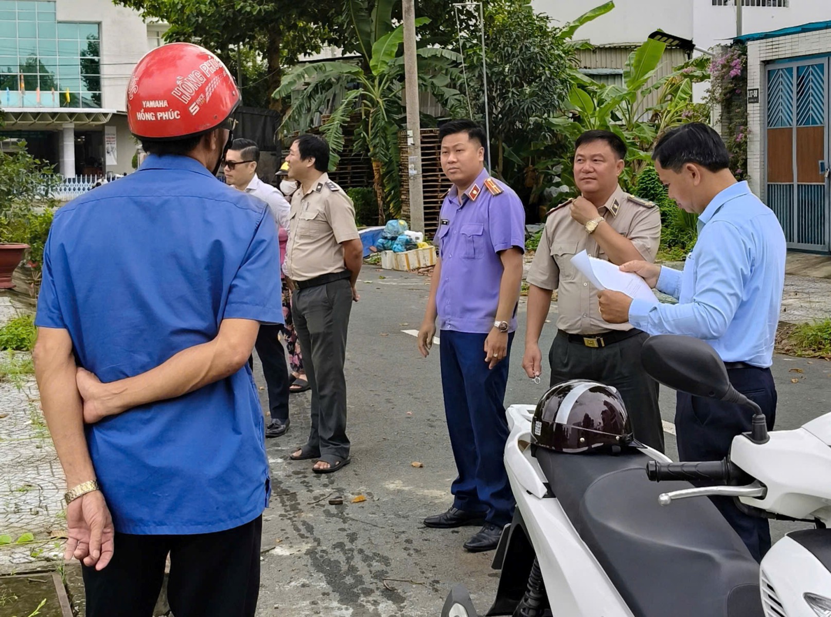 VKSND Khu vực 2 - Cần Thơ kiểm sát việc kê biên tài sản là  quyền sử dụng đất cho người được thi hành án