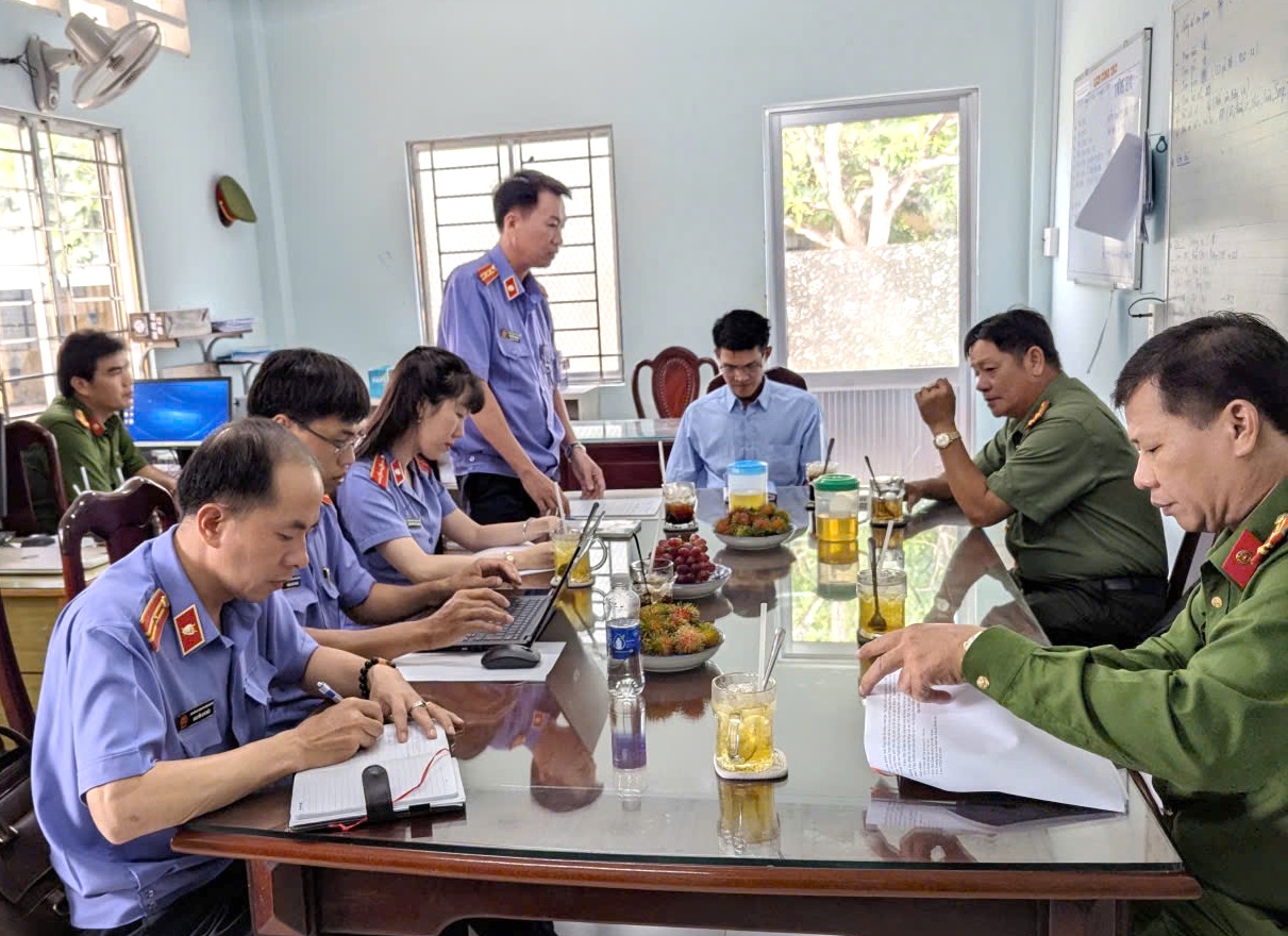 VKSND Khu vực 9 - Cần Thơ: Trực tiếp kiểm sát tại Phân trại tạm giam huyện Long Phú và Trần Đề