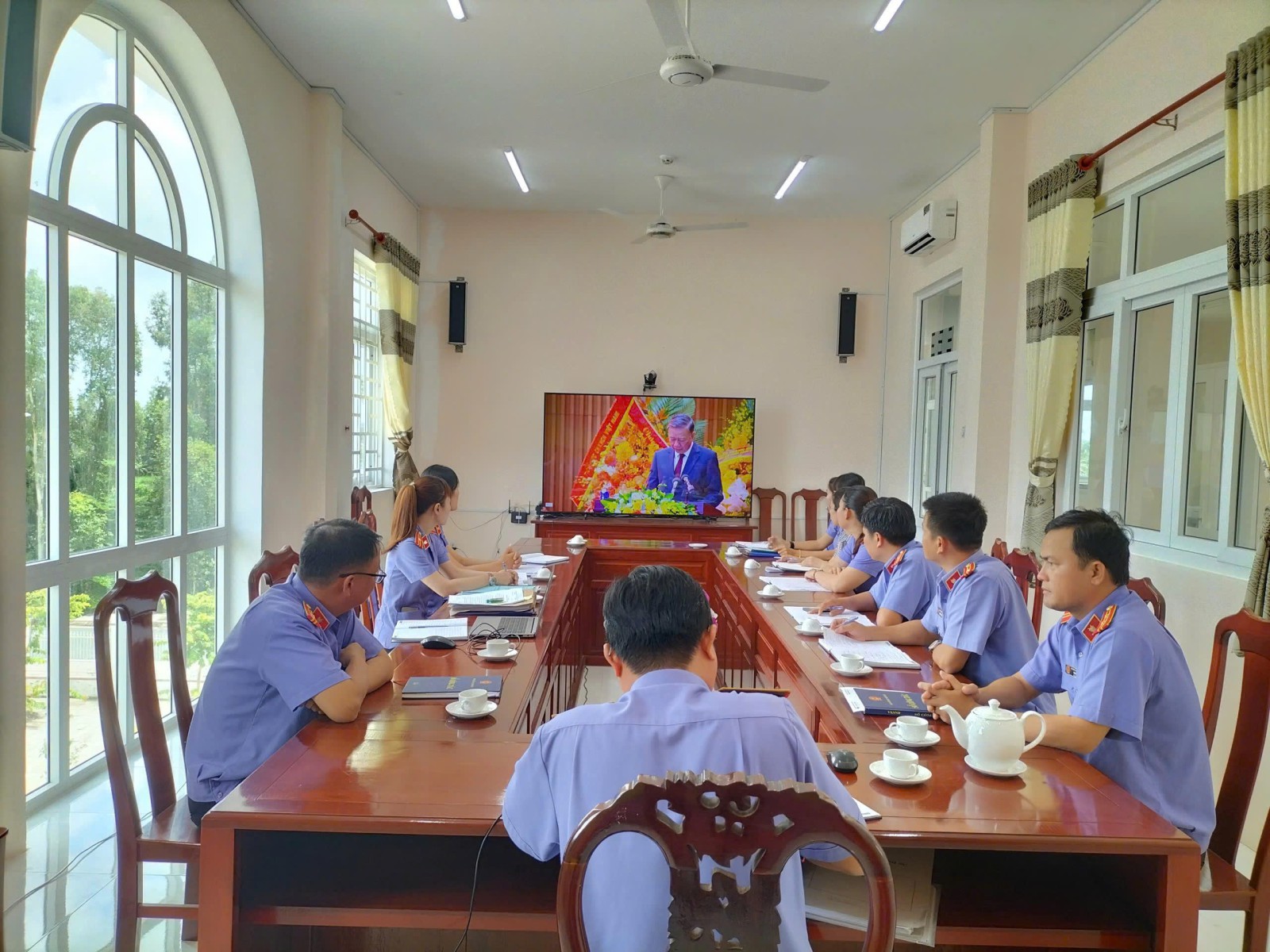Chi bộ VKSND Khu vực 12 tổ chức sinh hoạt chuyên đề “Bài phát biểu của Tổng Bí thư Tô Lâm tại Lễ kỷ niệm 65 năm Ngày truyền thống ngành Kiểm sát nhân dân (26/7/1960-26/7/2025)” 