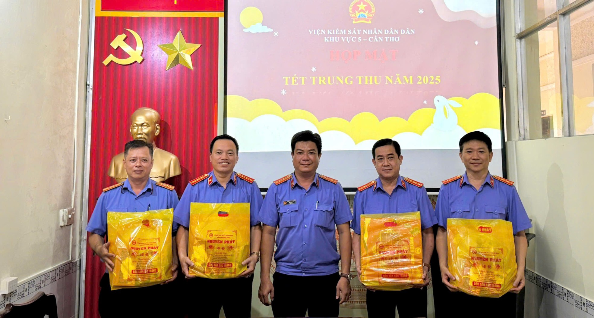Viện KSND Khu vực 5 – Cần Thơ tổ chức họp mặt nhân dịp tết Trung thu