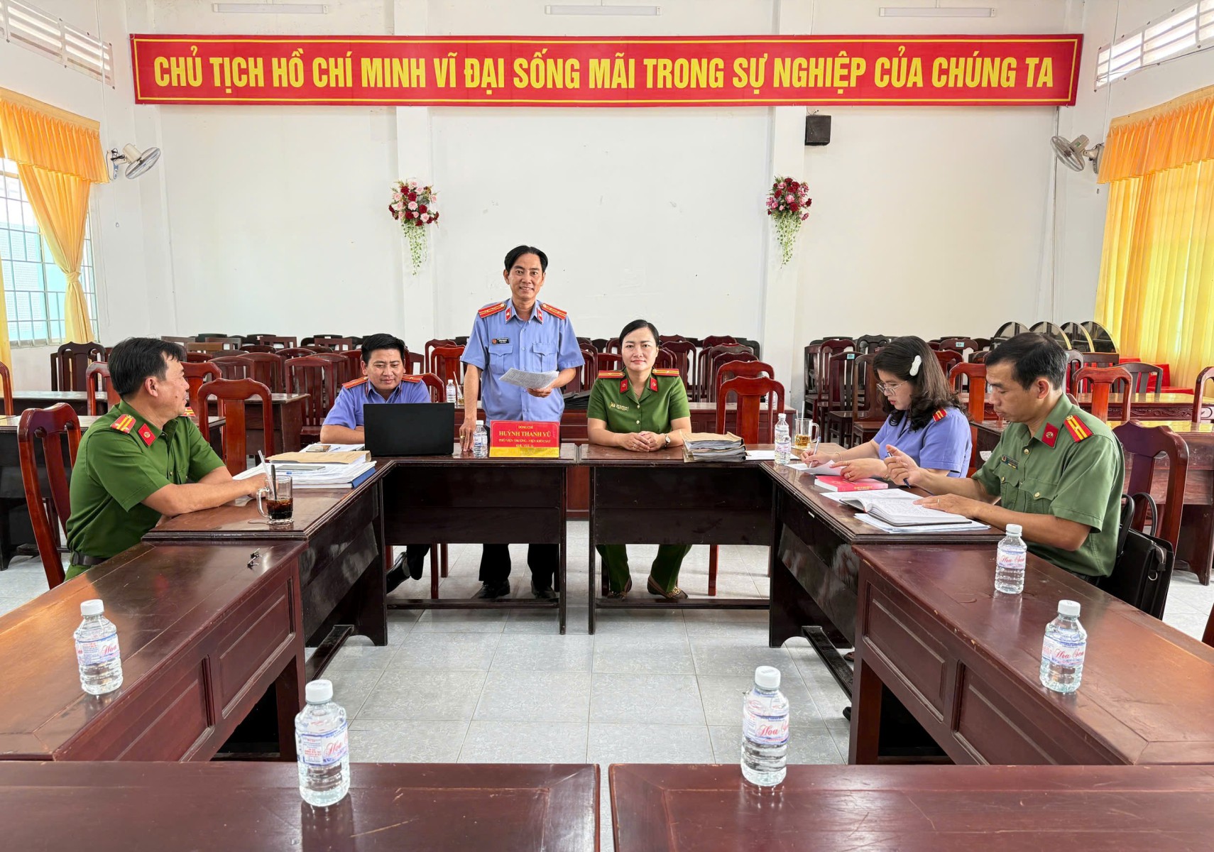 VKSND Khu vực 11 - Cần Thơ kiểm sát trực tiếp công tác tiếp nhận, giải quyết nguồn tin về tội phạm tại Công an xã Hỏa Lựu