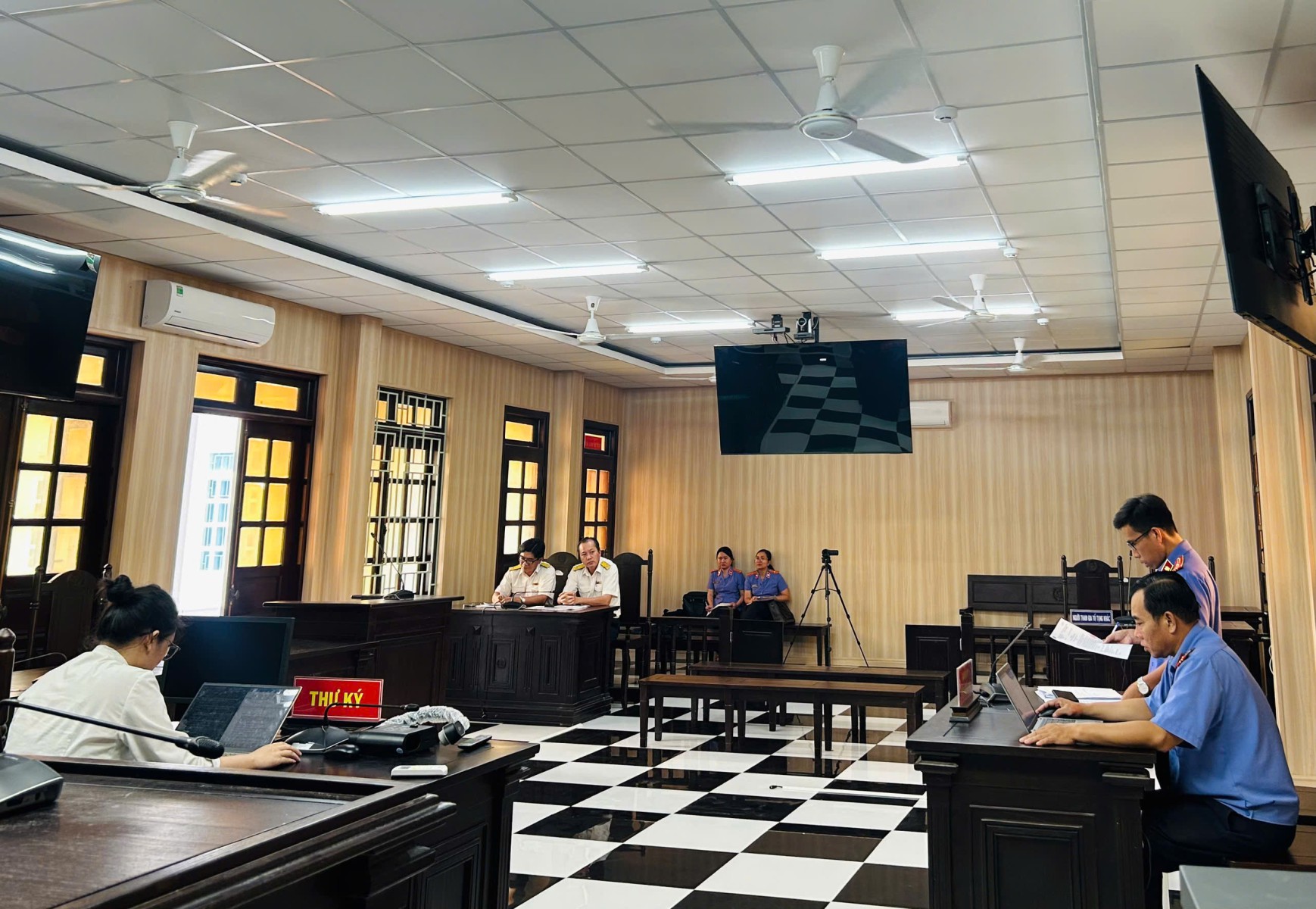 VKSND Khu vực 8 – Cần Thơ khởi kiện 2 vụ án bảo vệ lợi ích công, thu hồi hơn 398 triệu đồng tiền thuế