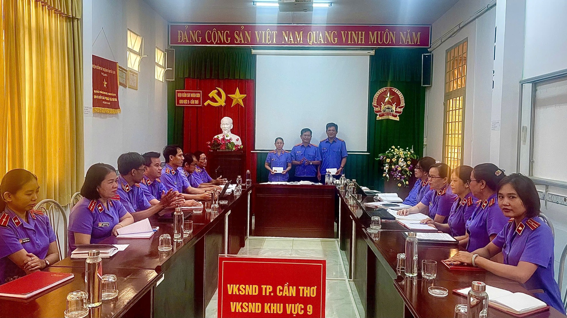 VKSND Khu vực 9 - Cần Thơ biểu dương cá nhân tiêu biểu trong phong trào “Xây dựng cơ quan văn hóa, chuyên nghiệp, trách nhiệm, hiệu quả”