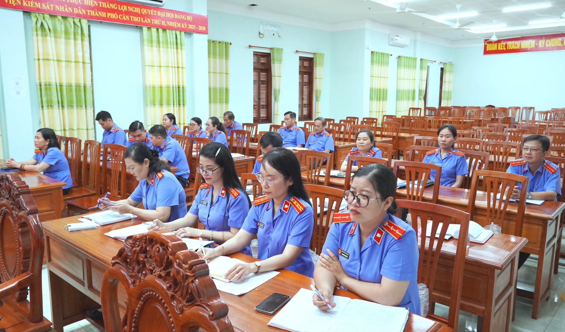 Chi bộ 1 đưa cam kết của đảng viên vào thực hiện nhiệm vụ hằng ngày