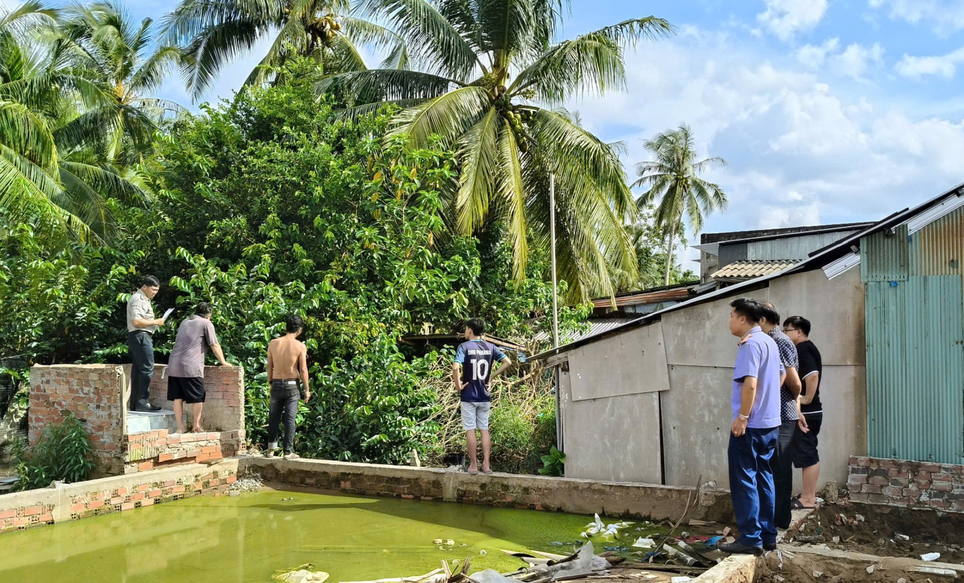 VKSND Khu vực 2 - Cần Thơ tham gia giao tài sản cho người trúng đấu giá quyền sử dụng đất