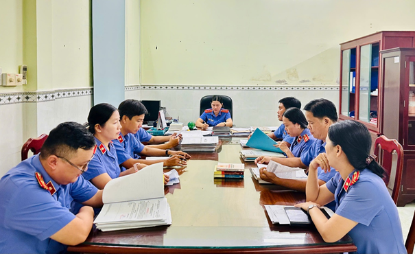 VKSND Khu vực 4 - Cần Thơ:  Tổ chức họp rà soát các vụ việc, vụ án tạm đình chỉ