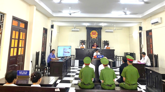 Viện kiểm sát nhân dân Khu vực 8 - Cần Thơ phối hợp xét xử vụ án Chống người  thi hành công vụ trong việc “Cưỡng chế thi hành án” 