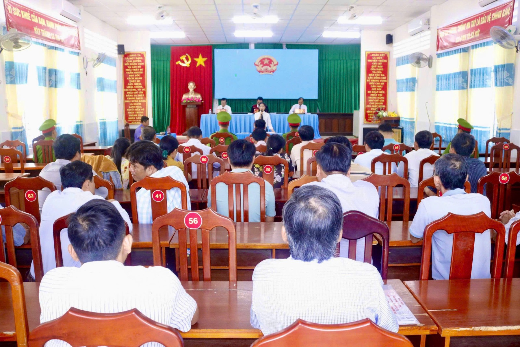 VKSND Khu vực 7 - Cần Thơ phối hợp tổ chức phiên tòa xét xử lưu động vụ án “Hủy hoại nguồn lợi thủy sản”