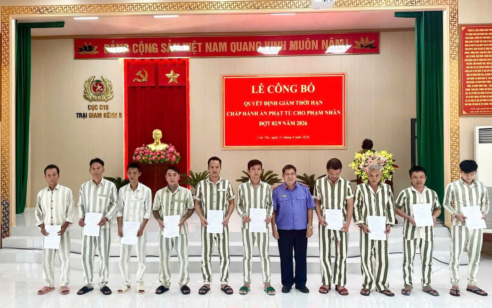 VKSND thành phố Cần Thơ kiểm sát việc xét giảm thời hạn chấp hành án phạt tù dịp Quốc khánh 2/9.