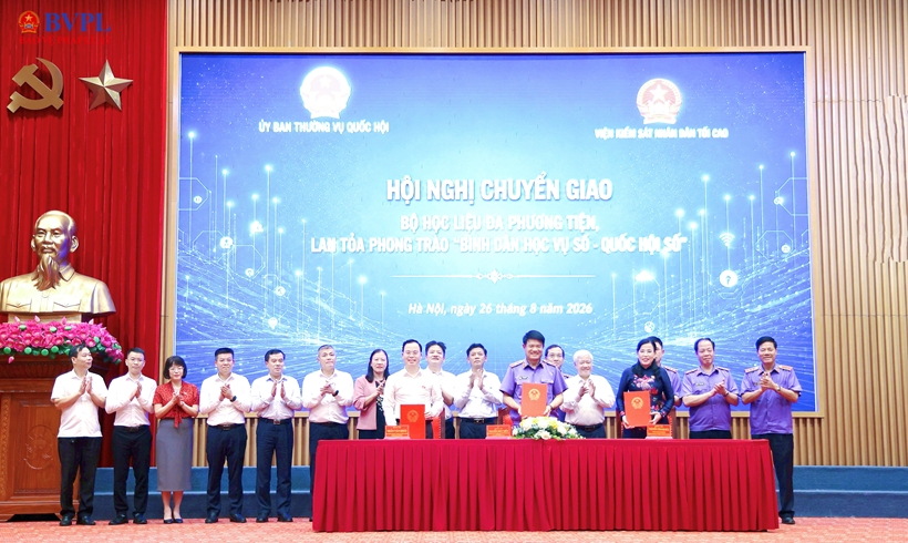 Chuyển giao Bộ học liệu đa phương tiện giữa Ủy ban Khoa học, Công nghệ và Môi trường của Quốc hội và VKSND tối cao