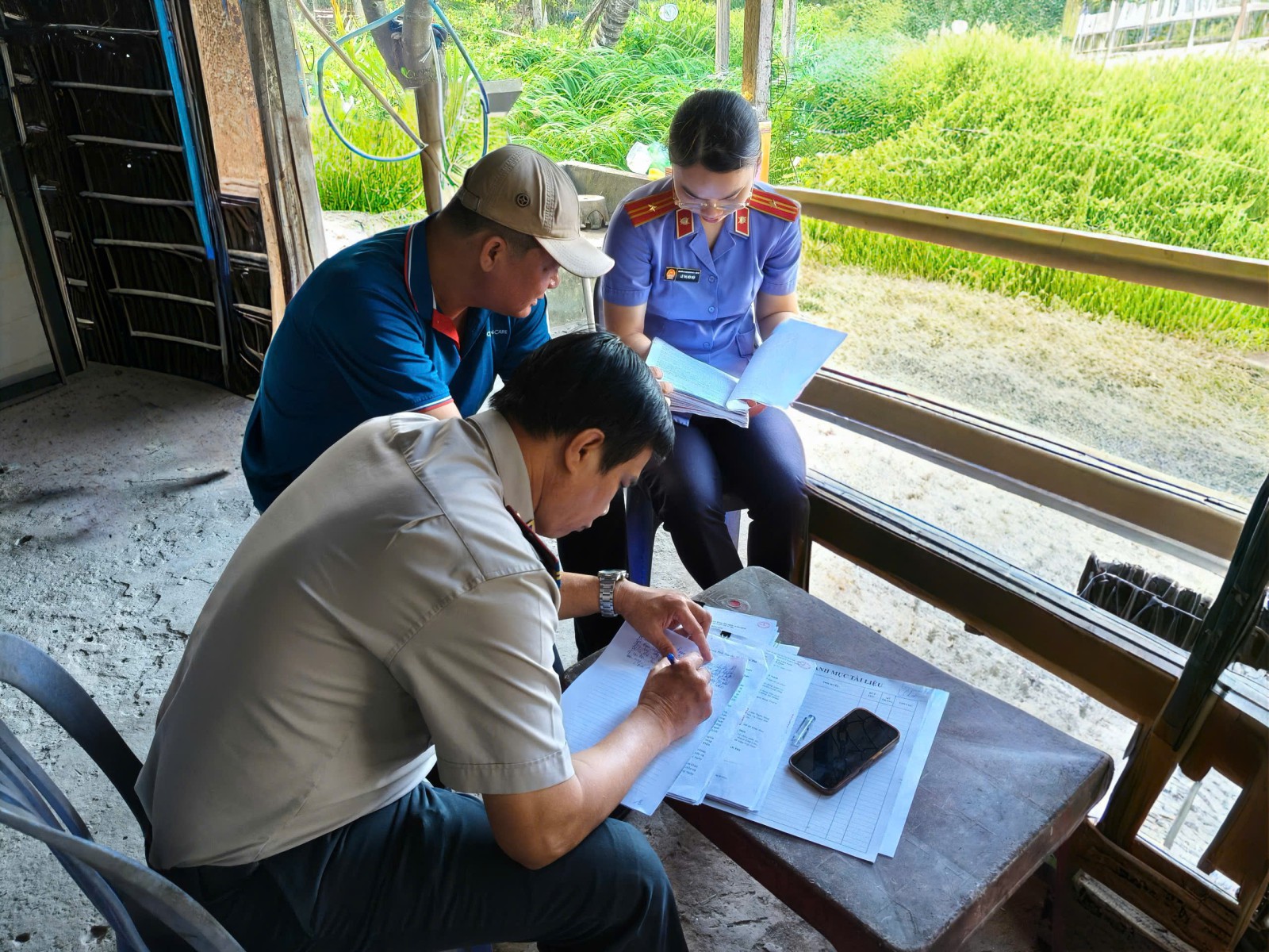 VKSND Khu vực 3 - Cần Thơ kiểm sát cưỡng chế kê biên tài sản thi hành án dân sự