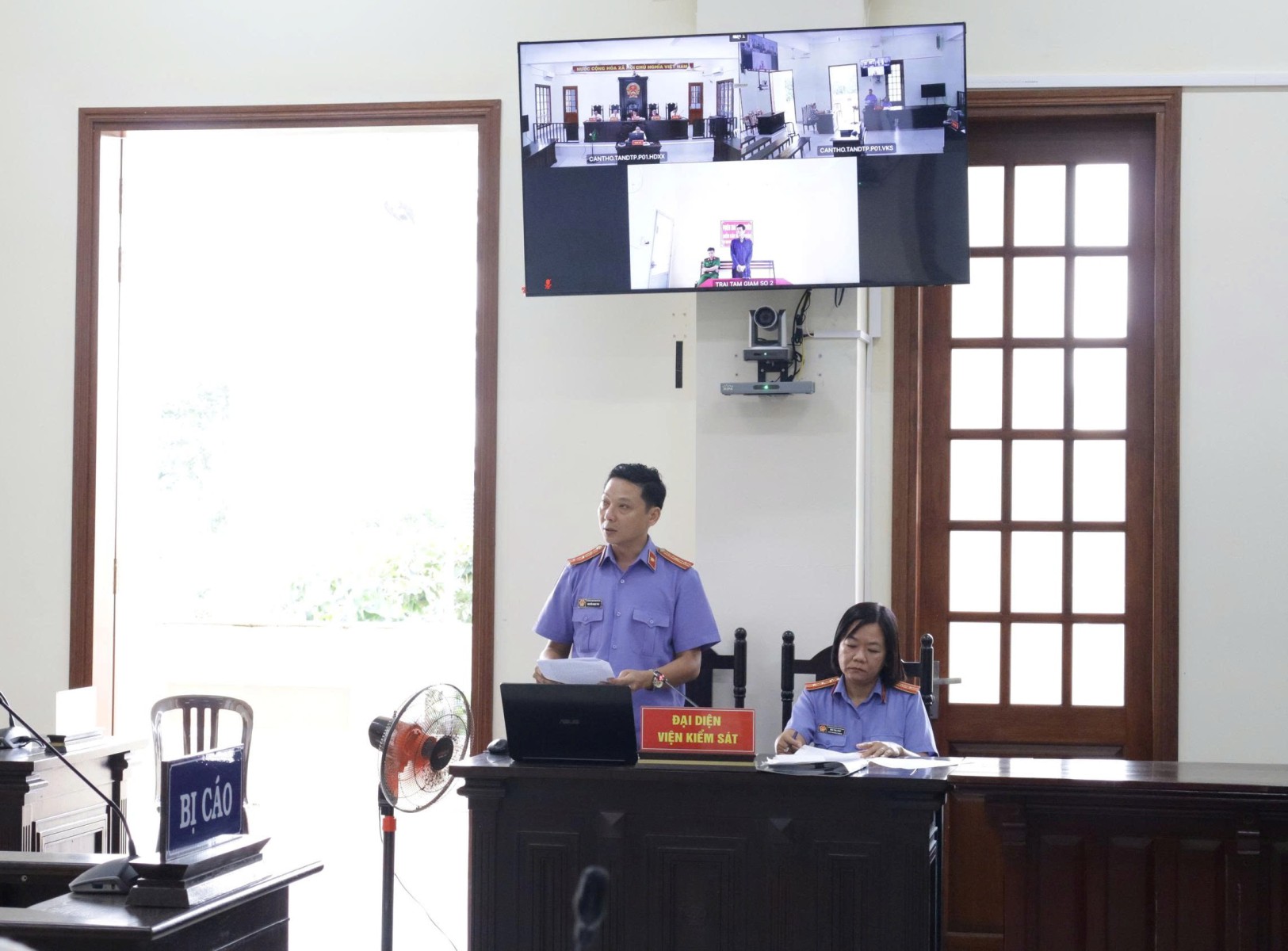 Kiểm sát viên chủ động xét hỏi, làm rõ hành vi côn đồ trong vụ án “Giết người”