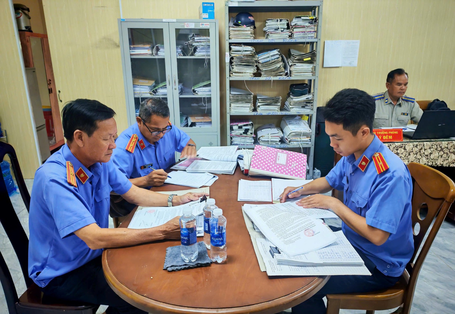 Trực tiếp kiểm sát công tác tiếp nhận, quản lý, xử lý vật chứng, tài sản tạm giữ tại Phòng thi hành án dân sự Khu vực 8 - Cần Thơ