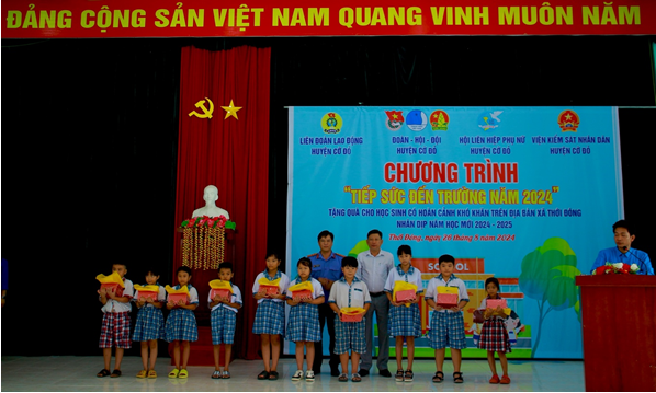 Chương trình “Tiếp sức đến trường năm 2024” trên địa bàn xã Thới Đông, nhân dịp năm học mới 2024 - 2025