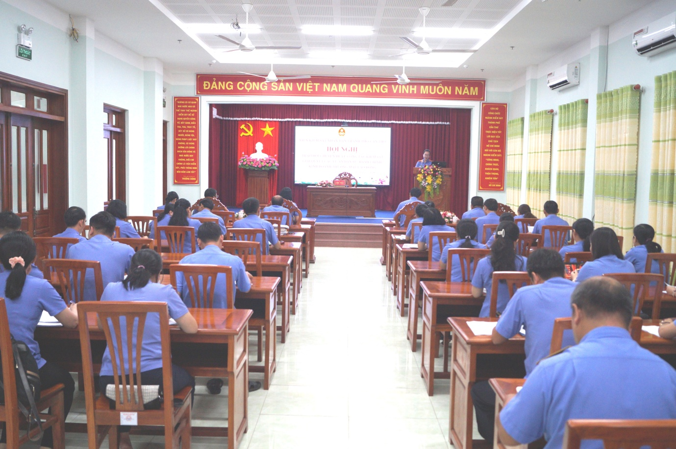 Hội nghị trao đổi chuyên đề về công tác kiểm sát giải quyết các vụ án dân sự, hành chính, kinh doanh thương mại, lao động