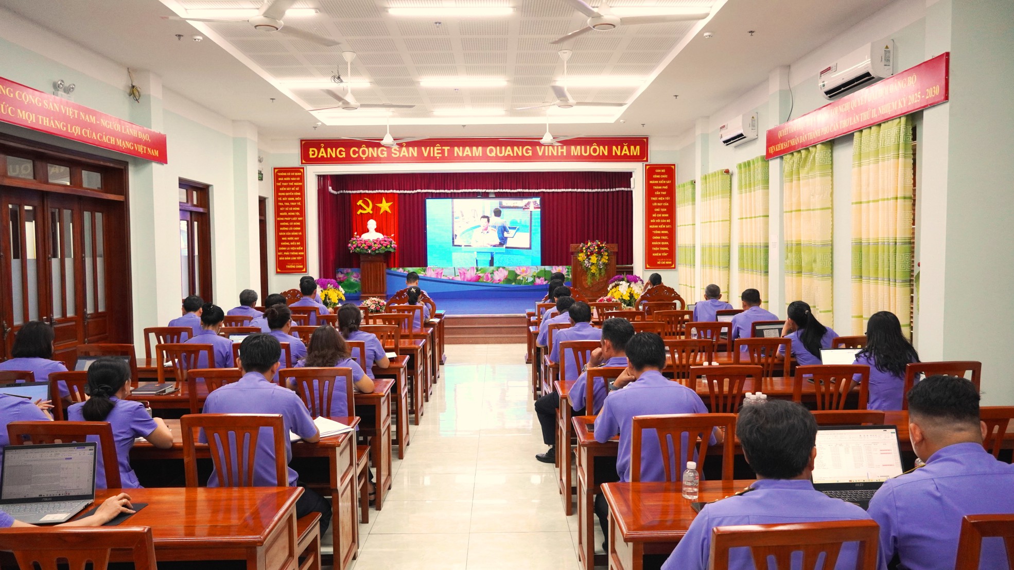 VKSND thành phố Cần Thơ tham dự Hội nghị tập huấn thử nghiệm nền tảng Quản lý án công ích