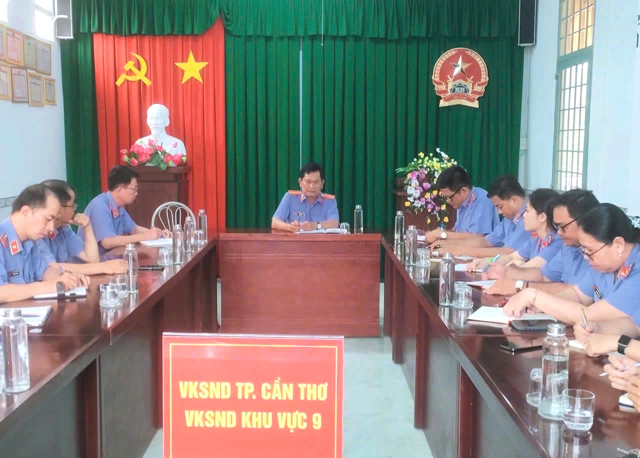 Chi bộ VKSND Khu vực 9 tổ chức Hội nghị quán triệt, triển khai Thông báo nhanh kết quả Hội nghị lần thứ 12 Ban Chấp hành Trung ương Đảng khóa XIII