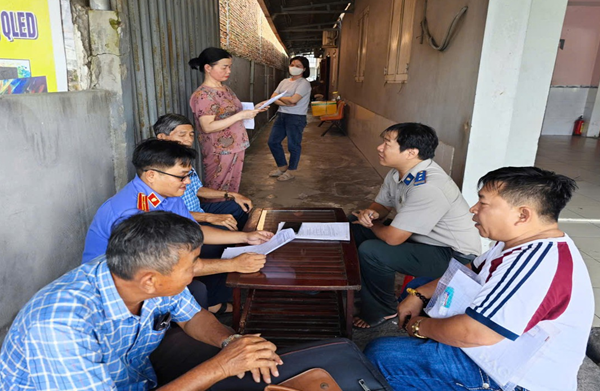 VKSND Khu vực 2 - Cần Thơ kiểm sát việc giao tài sản là quyền sử dụng đất cho người được thi hành án