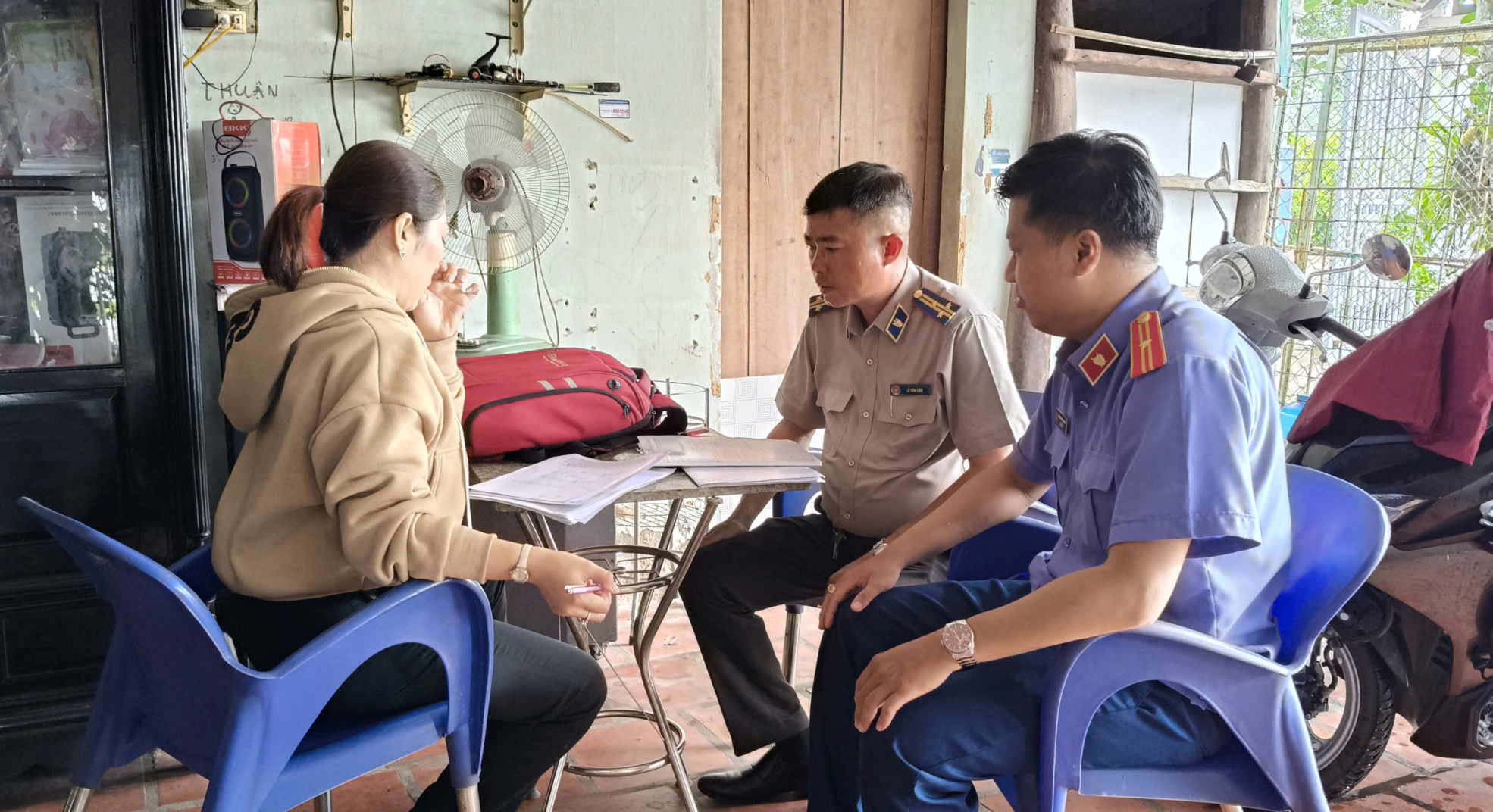 VKSND Khu vực 2- Cần Thơ kiểm sát việc giao tài sản là quyền sử dụng đất cho người được thi hành án