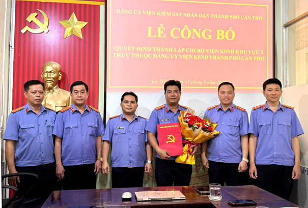 Đồng chí Lâm Minh Duy, Viện trưởng VKSND Khu vực 5 - Cần Thơ được chỉ định làm Bí thư chi bộ 