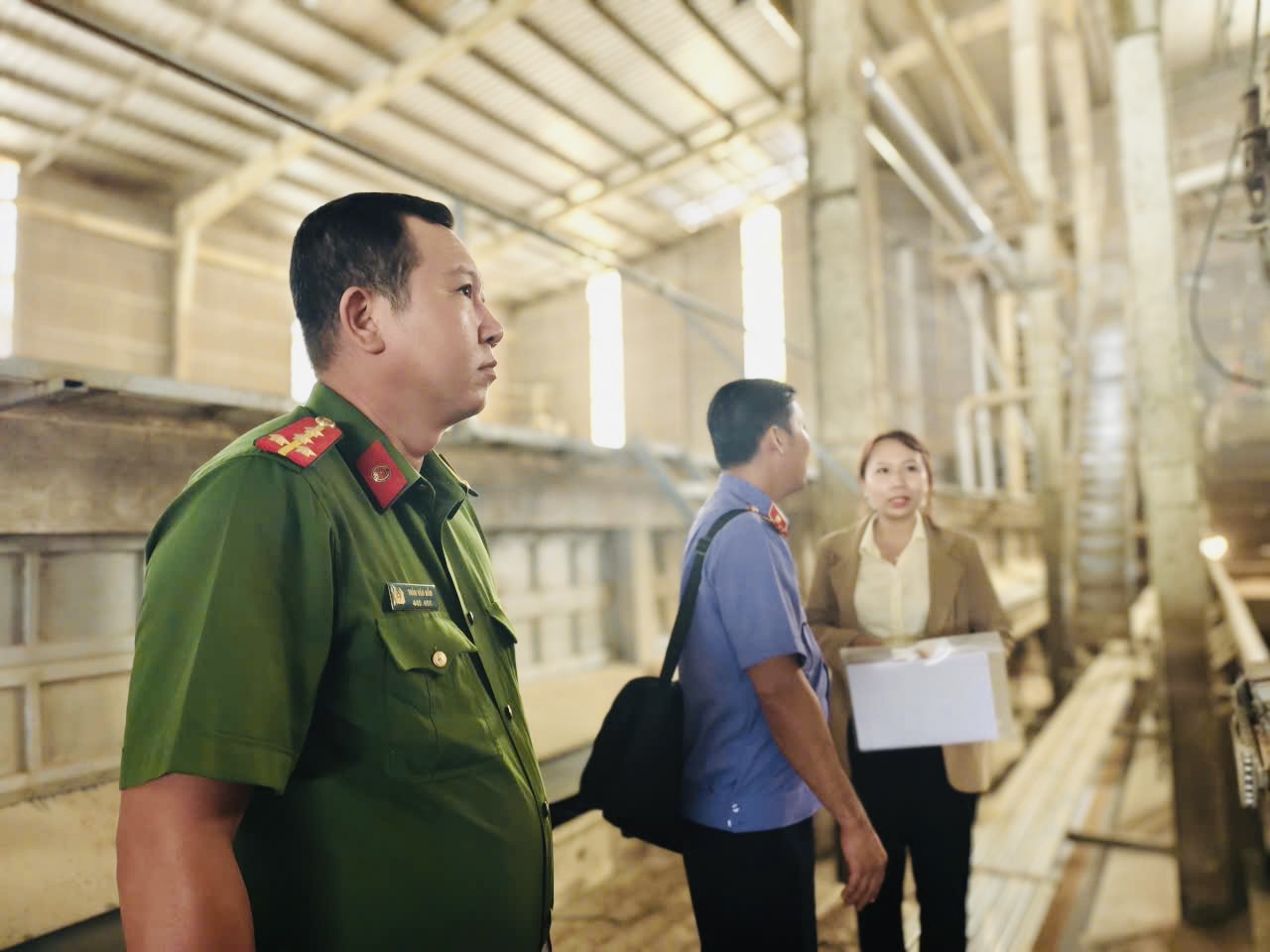Quét mã QR, người dân lên tiếng - VKSND Khu vực 4 kịp thời bảo vệ môi trường sống
