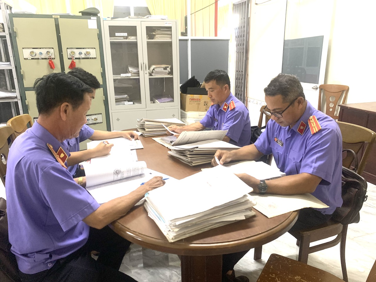 VKSND Khu vực 8 - Cần Thơ trực tiếp kiểm sát công tác thi hành án dân sự