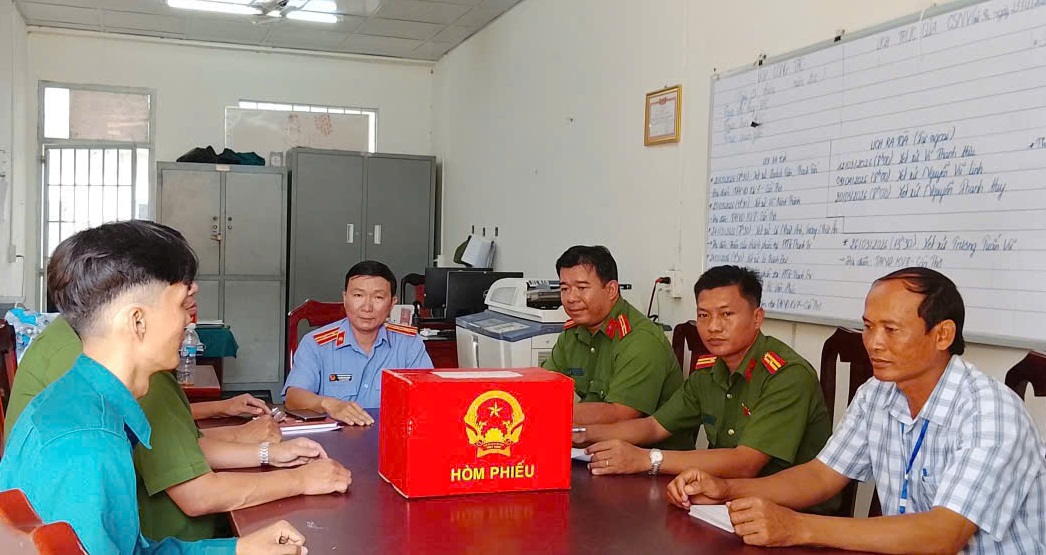 VKSND Khu vực 7 - Cần Thơ kiểm sát Phân trại tạm giam Thạnh Trị, đảm bảo quyền bầu cử cho người bị tạm giữ, tạm giam