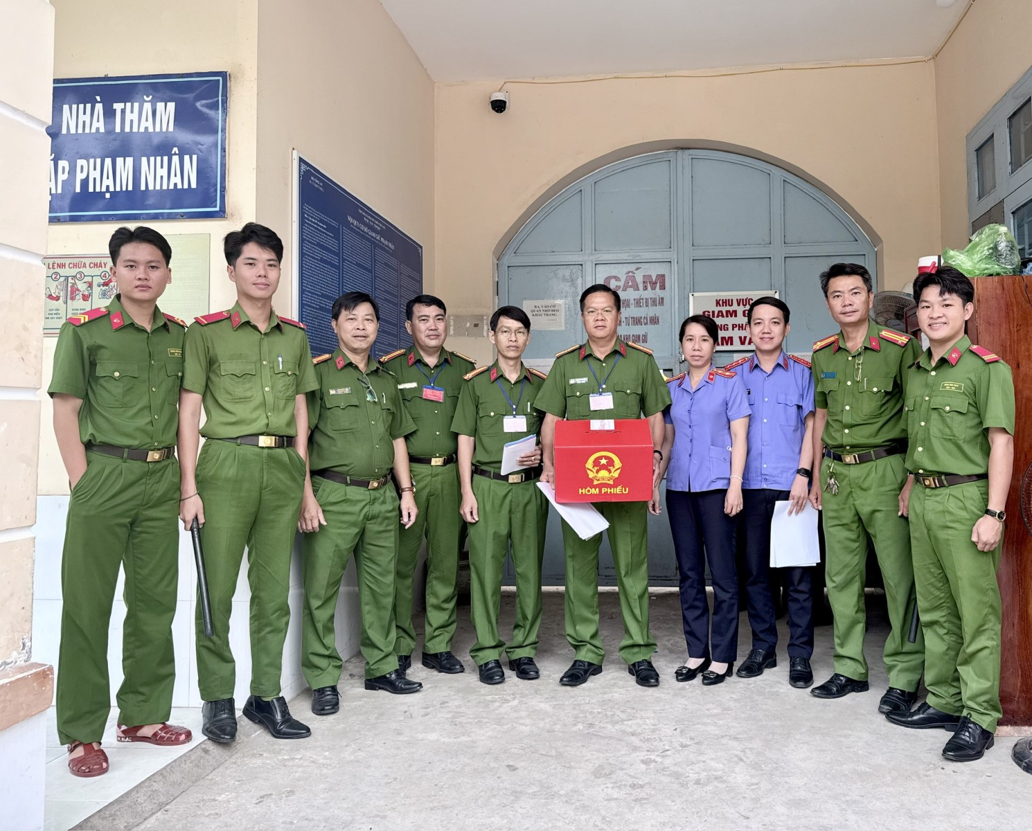 VKSND Khu vực 4 kiểm sát công tác bầu cử tại Phân trại tạm giam Cờ Đỏ, bảo đảm quyền bầu cử của người bị tạm giữ, tạm giam