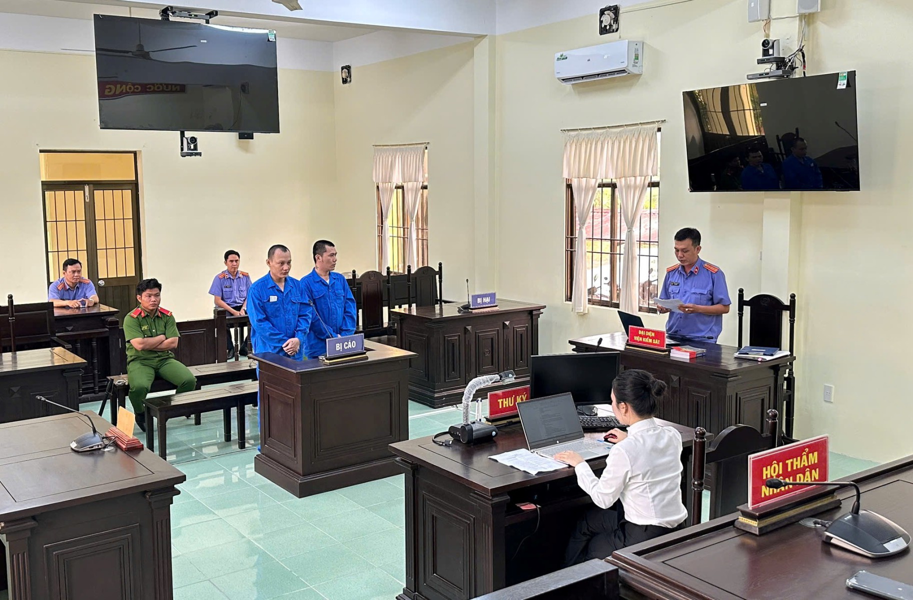 VKSND Khu vực 13 - Cần Thơ phát huy vai trò lãnh đạo trong phiên tòa rút kinh nghiệm vụ án sử dụng trái phép vũ khí quân dụng