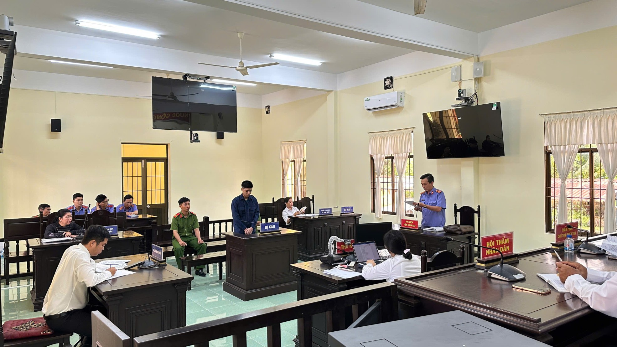 VKSND Khu vực 13 - Cần Thơ: Phát huy vai trò lãnh đạo trong phiên tòa rút kinh nghiệm vụ án hiếp dâm người dưới 16 tuổi