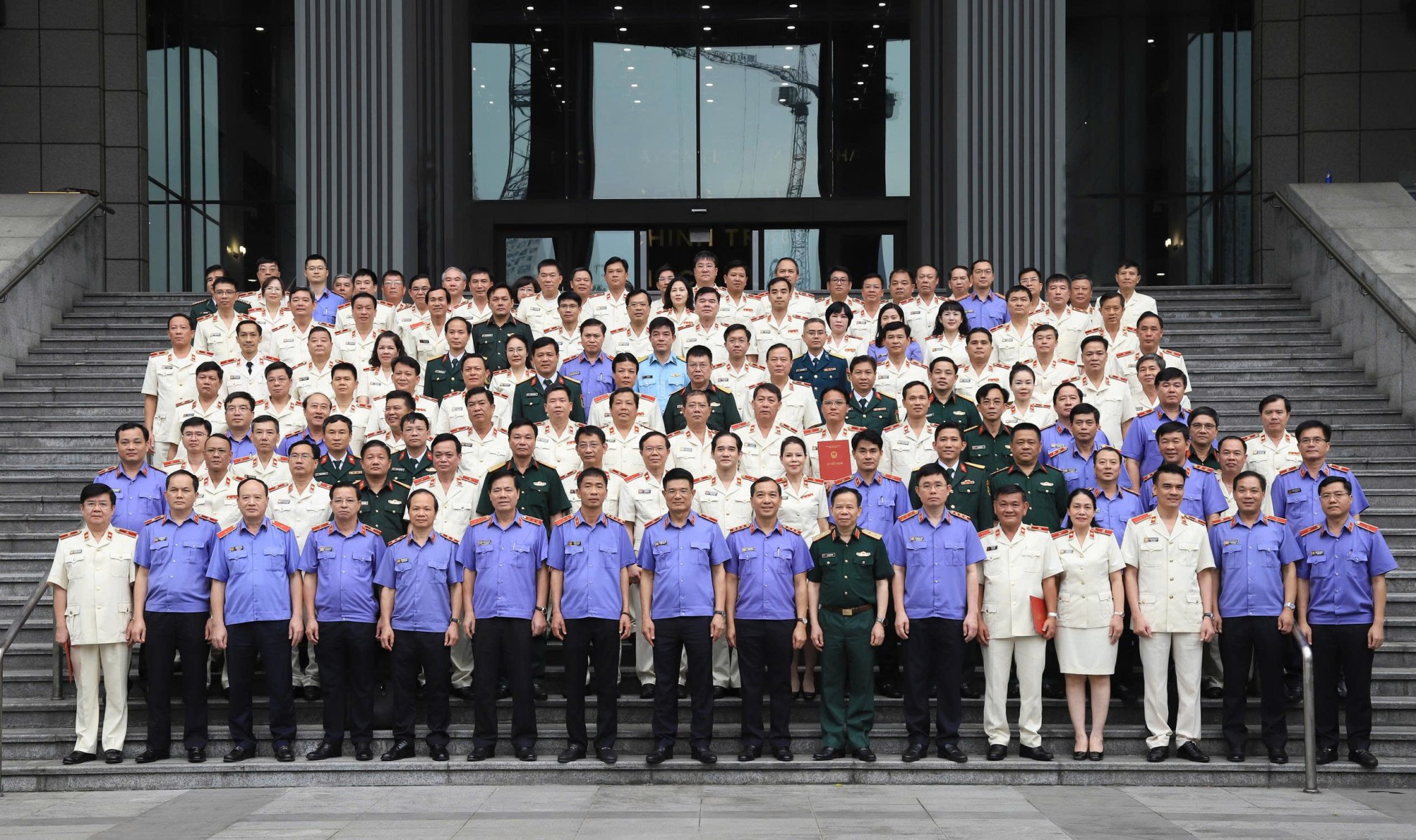 VKSND tối cao công bố và trao quyết định bổ nhiệm chức danh Kiểm sát viên cao cấp cho lãnh đạo VKSND thành phố Cần Thơ