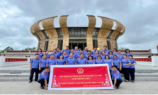 Cụm thi đua số 3 - VKSND thành phố Cần Thơ tổ chức hoạt động về nguồn và Ký kết Giao ước thi đua năm 2025