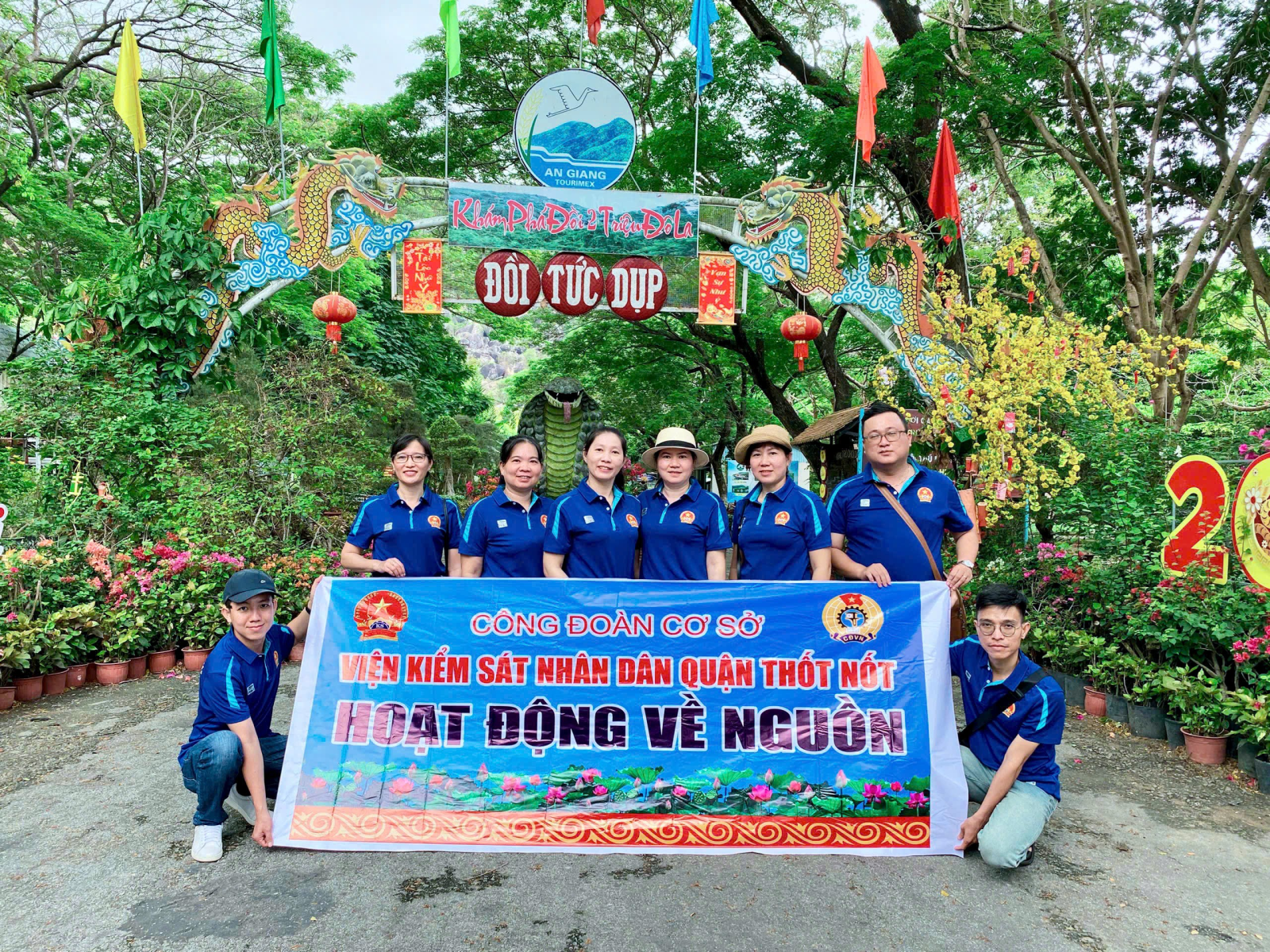 VKSND quận Thốt Nốt tổ chức về nguồn tại Khu di tích lịch sử Đồi Tức Dụp thuộc tỉnh An Giang