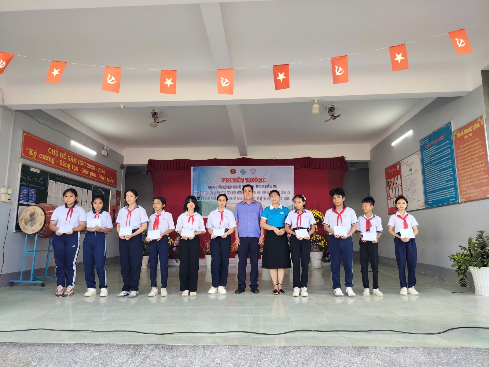 Viện kiểm sát nhân dân Khu vực 5 - Cần Thơ đẩy mạnh tuyên truyền Nghị quyết 205/2025/QH15 tại trường học