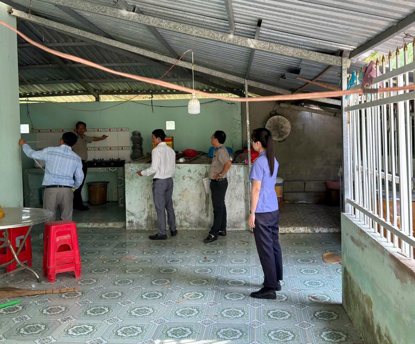 VKSND Khu vực 13 - Cần Thơ kiểm sát chặt chẽ việc cưỡng chế kê biên tài sản bảo đảm thi hành án