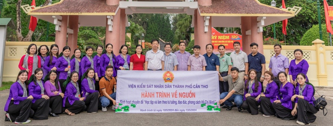 Tháng Năm - Về với Làng Sen quê Bác, càng sâu sắc hơn tư tưởng của Người  về ý chí tự lực, tự cường và khát vọng phát triển đất nước phồn vinh, hạnh phúc