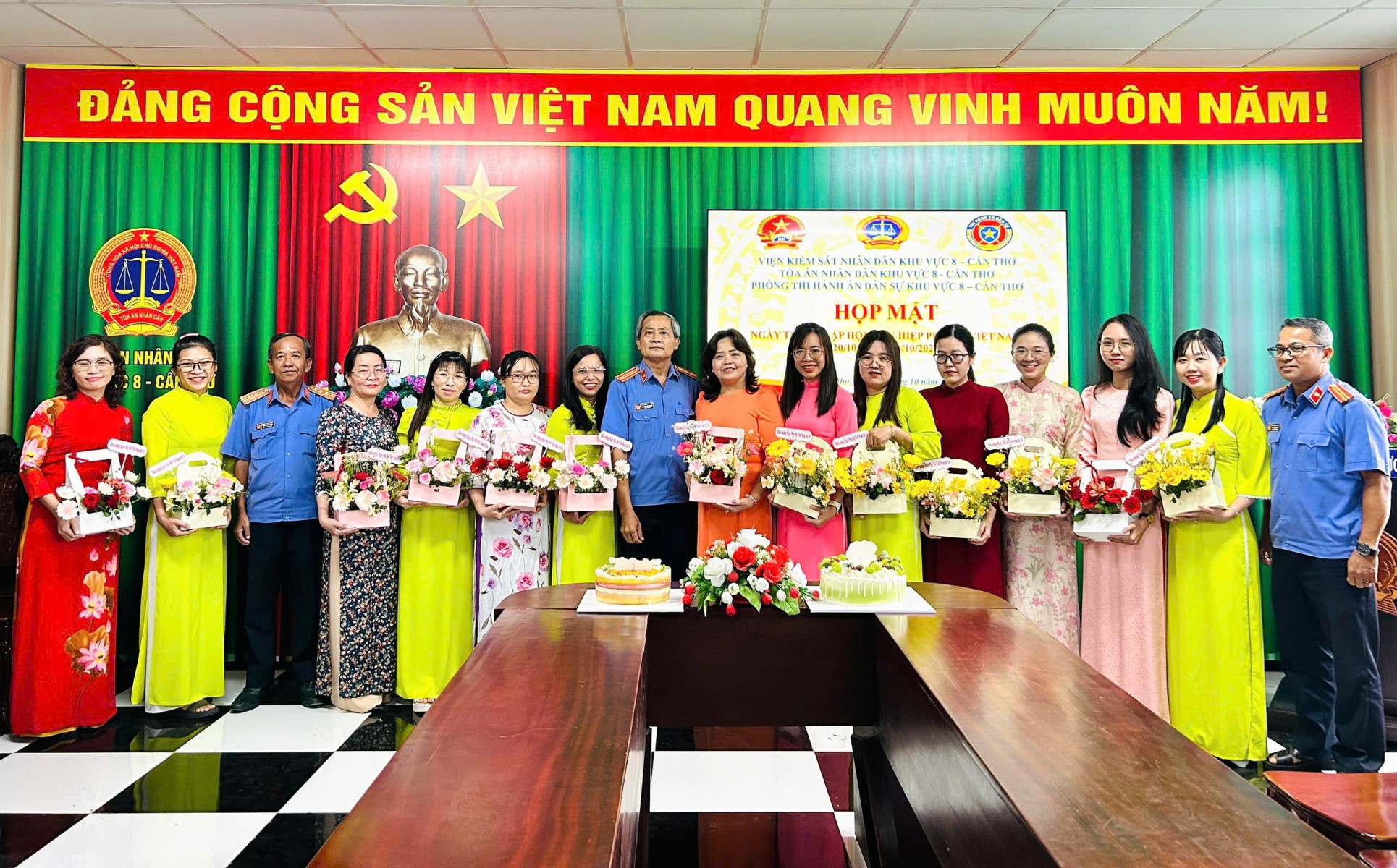 Liên ngành tư pháp khu vực 8 Cần Thơ họp mặt tôn vinh 36 nữ cán bộ và người lao động