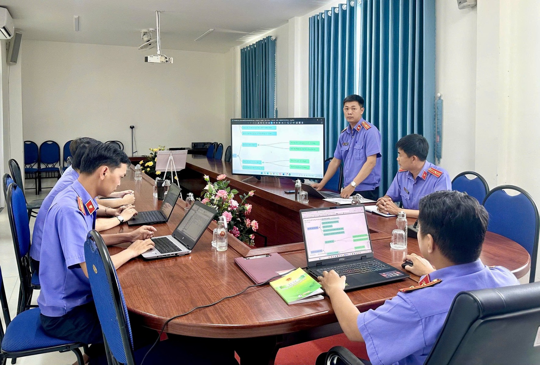 VKSND Khu vực 8: Tổ chức báo cáo án bằng sơ đồ tư duy giai đoạn điều tra về áp dụng hình thức xử lý chuyển hướng