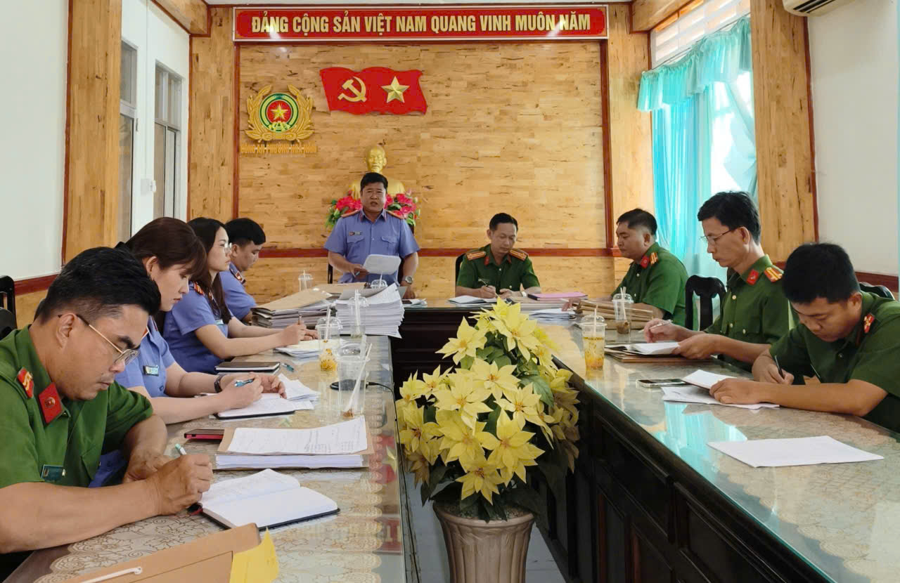 VKSND Khu vực 7 kiểm sát việc giải quyết nguồn tin tội phạm tại 6 xã, phường trên địa bàn
